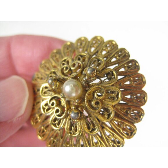 Vintage 1950 Goldtone Filigree Flower Brooch Faux Pearl Rhinestones - Picture 3 of 5